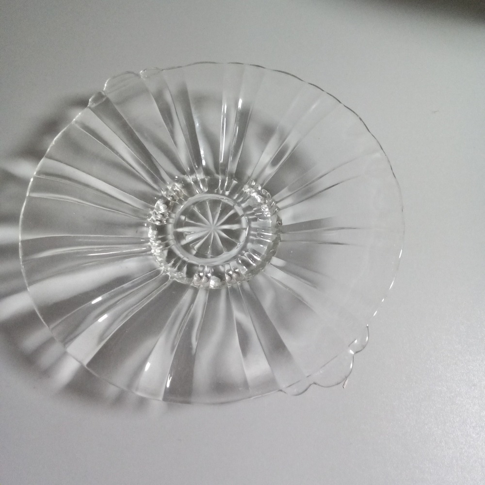 Vintage Clear Pressed Glass Scalloped Ribbed Sunburst Serving Bowl Candy Dish 8"